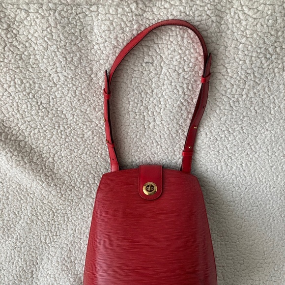 Louis Vuitton Red Epi Leather Vintage Cluny Shoulder Bag - Picture 3 of 15